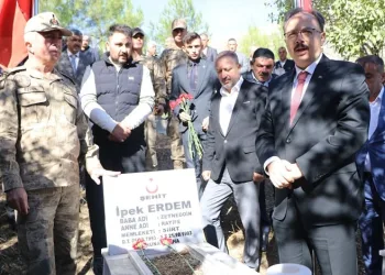 31 yıl önce şehit edilen 22 sivil mezarları başında dualarla anıldı