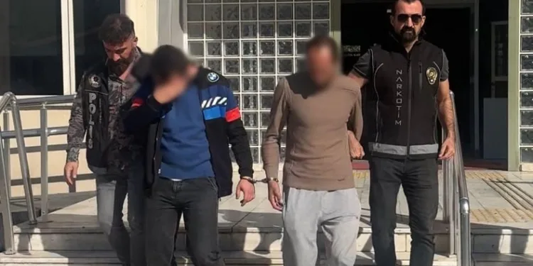 Uyuşturucu tacirleri polise takıldı