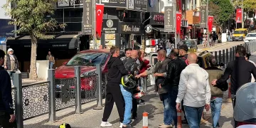 Kaza sonrası kavga: Sürücüler birbirine girdi