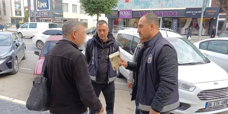 Kitap satıcısına zabıtadan ödüllük soru