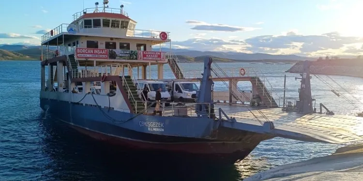 Tunceli’de feribot seferleri yeniden başladı
