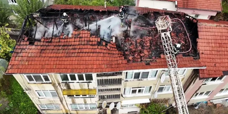 Çatı katında korkutan yangın