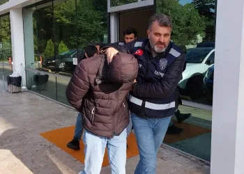 3 bin 300 adet uyuşturucu hapla yakalanan 2 kişi tutuklandı