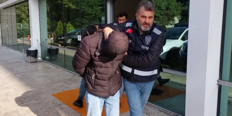3 bin 300 adet uyuşturucu hapla yakalanan 2 kişi tutuklandı