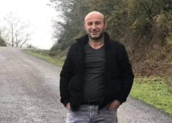 Kestiği ağacın altında kaldı