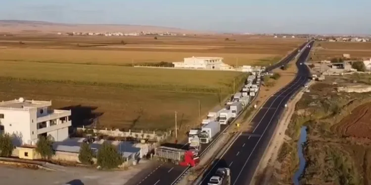 Kontrolden çıkan tır bariyerlere çarptı