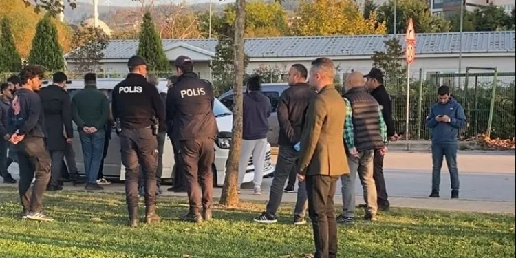 Karamürsel’de bir kişi aracında ölü bulundu