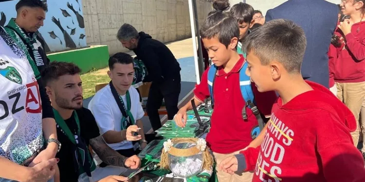 Kocaelisporlu futbolcular öğreniciler ile bir araya geldi