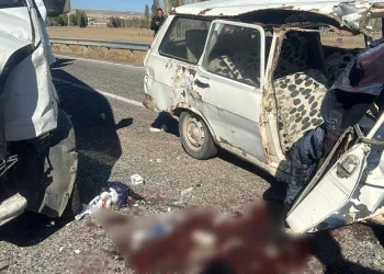 Trafik kazası karı kocayı birbirinden ayırdı