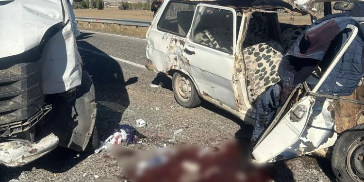 Trafik kazası karı kocayı birbirinden ayırdı