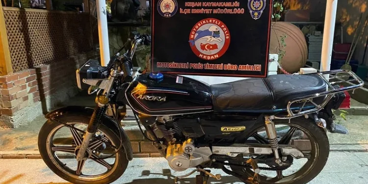 Çalıntı motosiklet polisin kontrollerinde bulundu