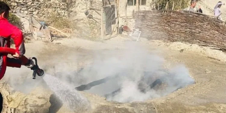 Ev yangınına itfaiye müdahale etti