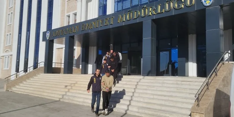 ‘Hediye kazandınız’ dolandırıcıları operasyonla yakalandı