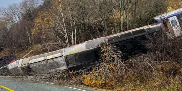Norveç’te yolcu treni raydan çıktı