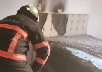 Apartman dairesinde korkutan yangın