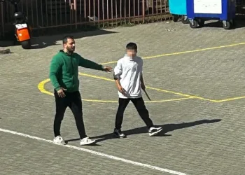 Bıçakla okulu basan öğrenci gözaltına alındı