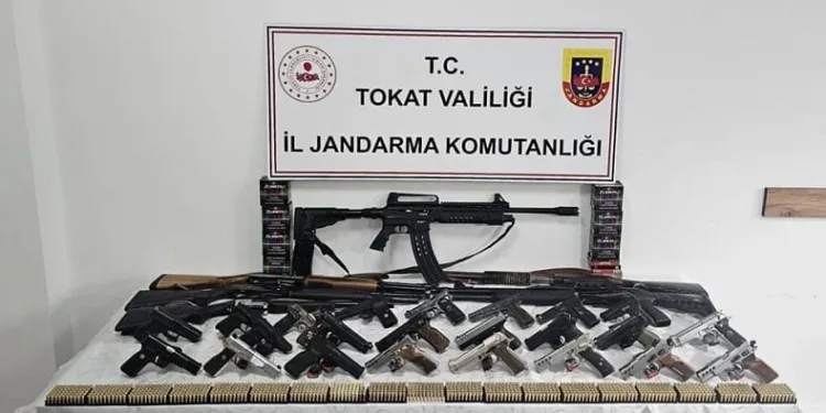 Çok sayıda silah ele geçirildi
