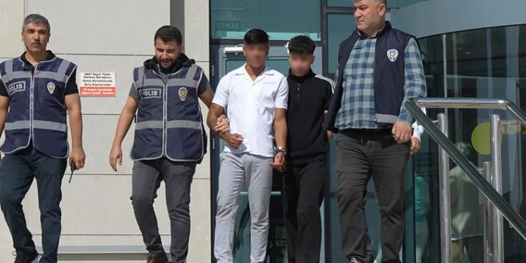 Kız kaçırma planıyla taksiyi gasp eden iki genç tutuklandı