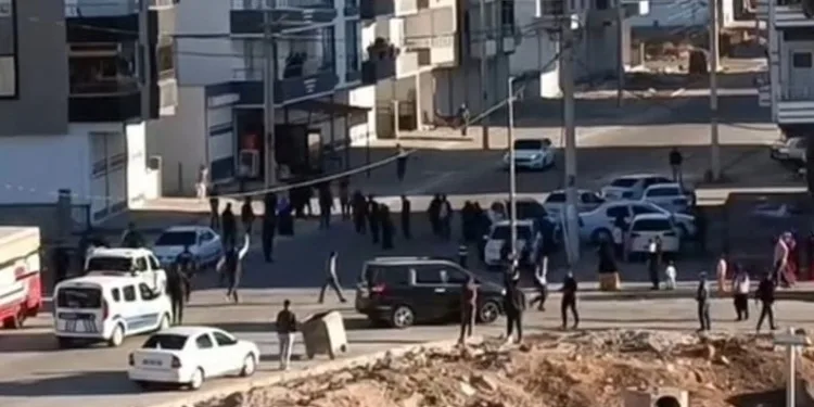 Komşular arasında sopalı kavga: 11 yaralı