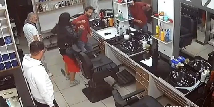 Eski eşinin iş yerine gidip darp etti