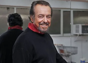 Gazeteci Güneri Cıvaoğlu hayatını kaybetti