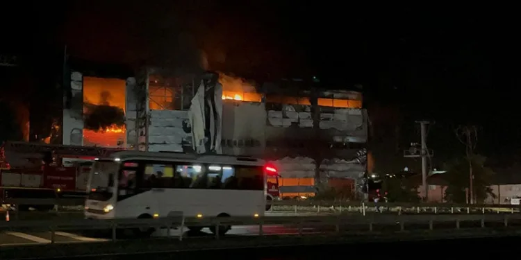Tekirdağ’da kozmetik fabrikasında yangın