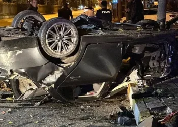 Van’da otomobil takla attı: 2 kişi hayatını kaybetti
