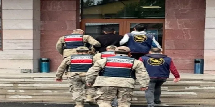 Ardahan’da JASAT ekibi 29 suçluyu yakaladı