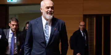 Arnavutluk, AB’ye katılım müzakerelerinde ilk faslı açtı