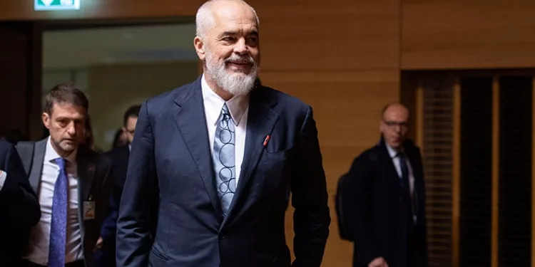 Arnavutluk, AB’ye katılım müzakerelerinde ilk faslı açtı
