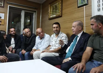 Erdoğan, Taksi Durağı’nı ziyaret etti