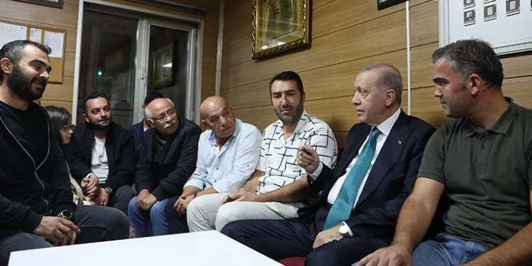 Erdoğan, Taksi Durağı’nı ziyaret etti
