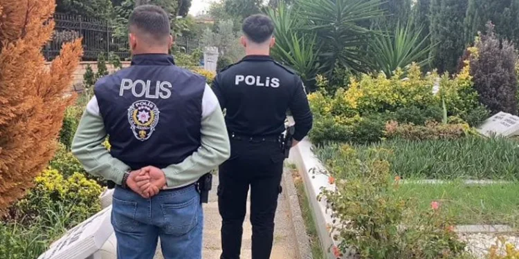 Polis, Cem Garipoğlu’nun kabrinin bulunduğu mezarlıkta nöbet tutuyor