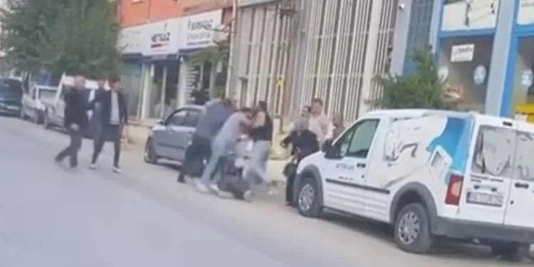 Bursa’da iki esnafın kavgasında yumruklar konuştu
