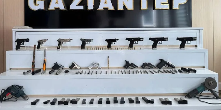 Gaziantep’te silah kaçakçılarına operasyon: 2 gözaltı