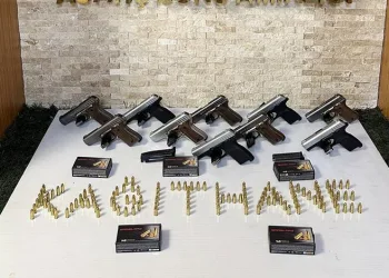 Evden 10 ruhsatsız tabanca çıktı
