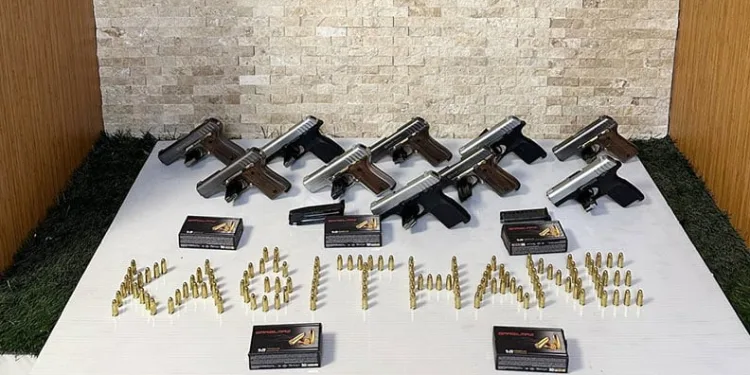 Evden 10 ruhsatsız tabanca çıktı