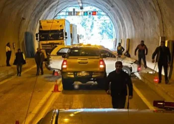 Artvin’de tünel içinde trafik kazası: Biri bebek 3 yaralı