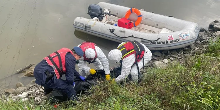 Sakarya Nehri’nde erkek cesedi bulundu
