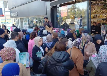 Düzce’de indirimli ürün izdihamı