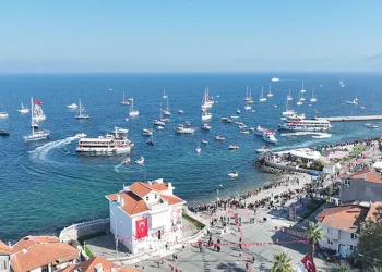 Mudanya’da denizden karaya cumhuriyet coşkusu