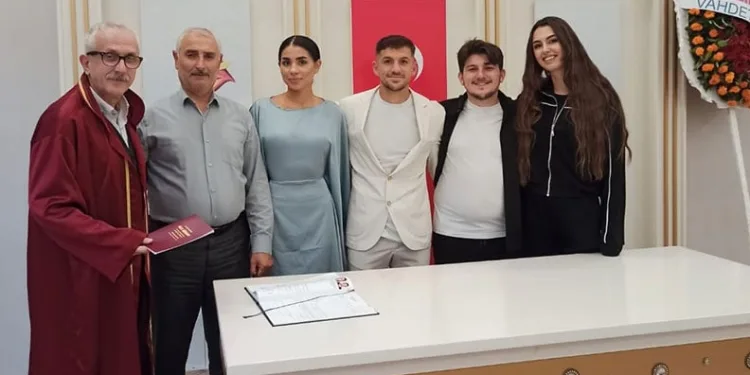 Maçın ardından nikah masasına oturdu