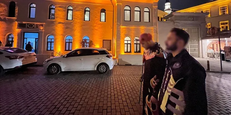 Köprüde kostümlü koşuya gözaltı