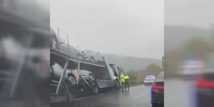 Bursa’da kontrolden çıkan TIR yol kenarına savruldu
