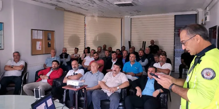 Mudanya’da servisçilere trafik polisinden seminer