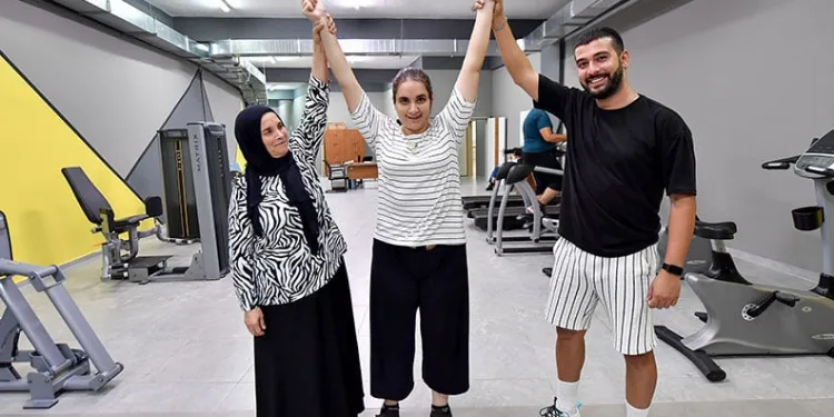 Otizmli genç kız 6 ayda 26 kilo verdi
