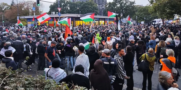 Berlin’de Filistin’e destek gösterisine polisten müdahale