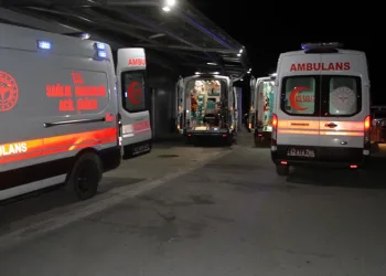 Tarım işçilerini taşıyan römork devrildi: 5 yaralı