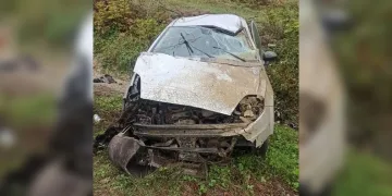 Takla atan otomobilden yaralı kurtuldular; 3 yaralı