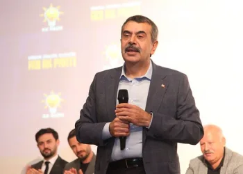 “250 milyon kitap çocuklarımızın masasında”